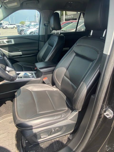 Used 2022 Ford Explorer XLT w/ Equipment Group 202A AWD/4WD image 9