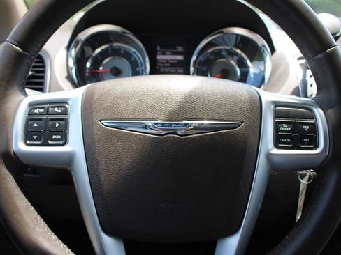Used 2013 Chrysler Town & Country Touring FWD image 16
