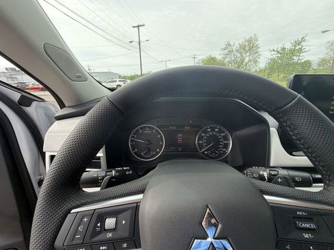 New 2026 Mitsubishi Outlander SE image 15
