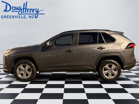 Used 2022 Toyota RAV4 XLE w/ Convenience Package image 2