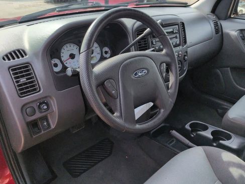 Used 2004 Ford Escape XLS image 2