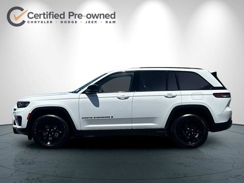 Used 2024 Jeep Grand Cherokee Altitude AWD/4WD image 7