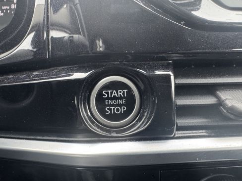 Used 2022 Nissan Pathfinder SV image 27