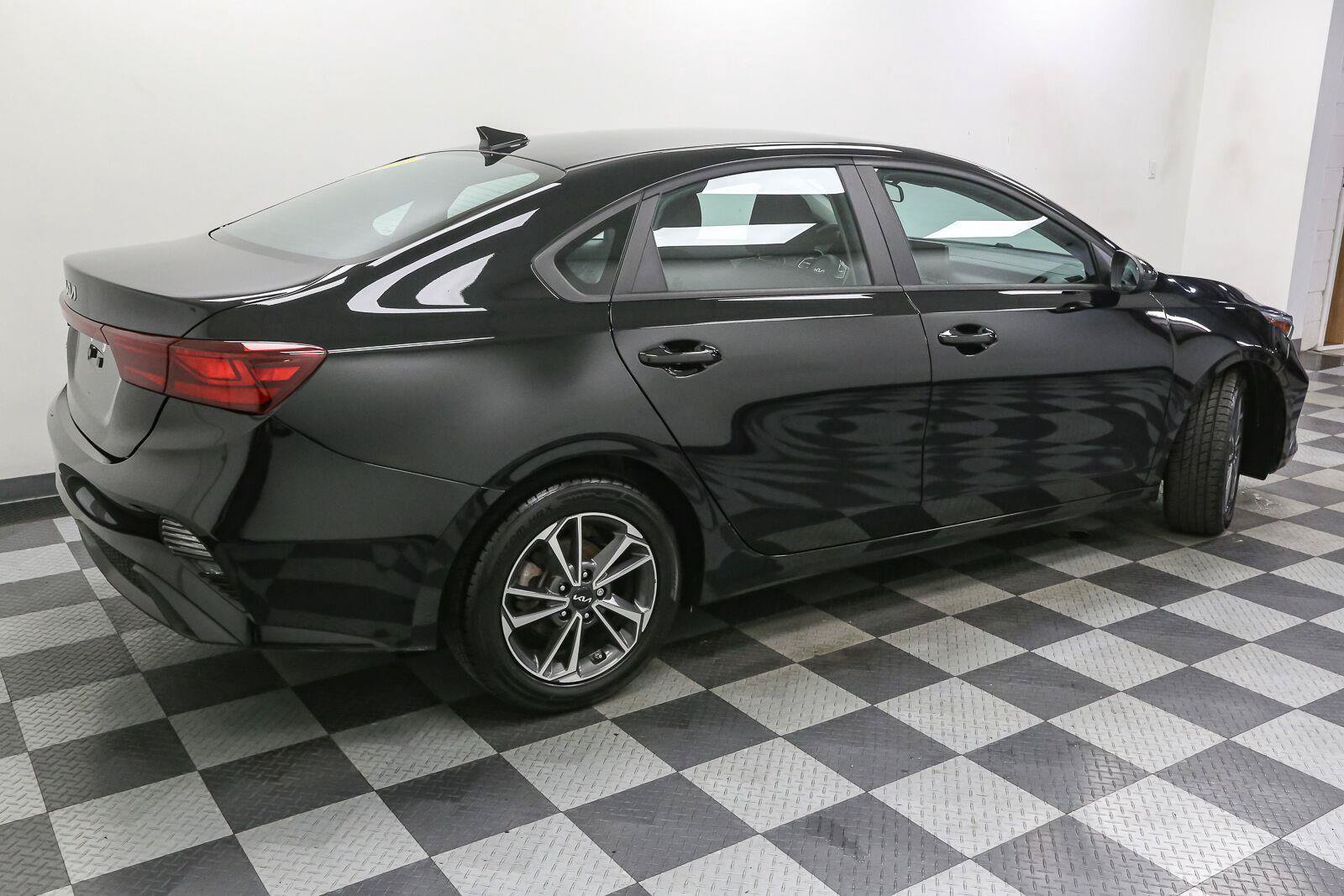 Used 2023 Kia Forte LXS FWD image 8