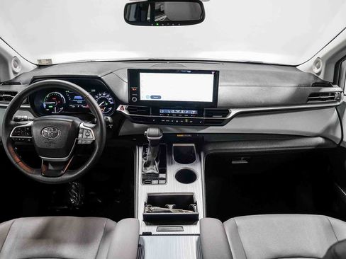 Certified 2026 Toyota Sienna XLE FWD image 12