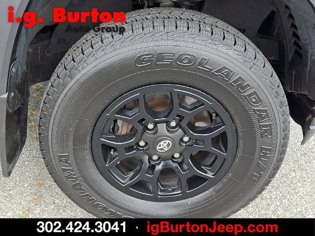 Used 2022 Toyota Tacoma SR5 AWD/4WD image 8