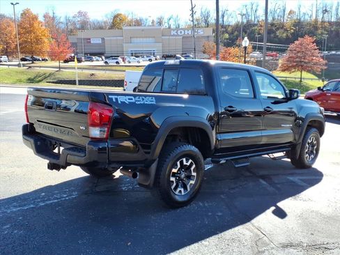 Used 2016 Toyota Tacoma SR image 4