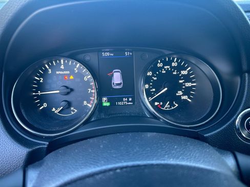 Used 2018 Nissan Rogue SV w/ Premium Package image 16