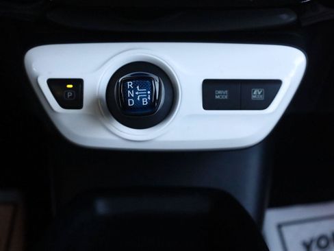 Used 2017 Toyota Prius Two FWD image 36