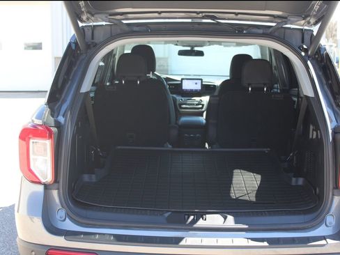 Used 2022 Ford Explorer XLT w/ Class IV Trailer Tow Package AWD/4WD image 19