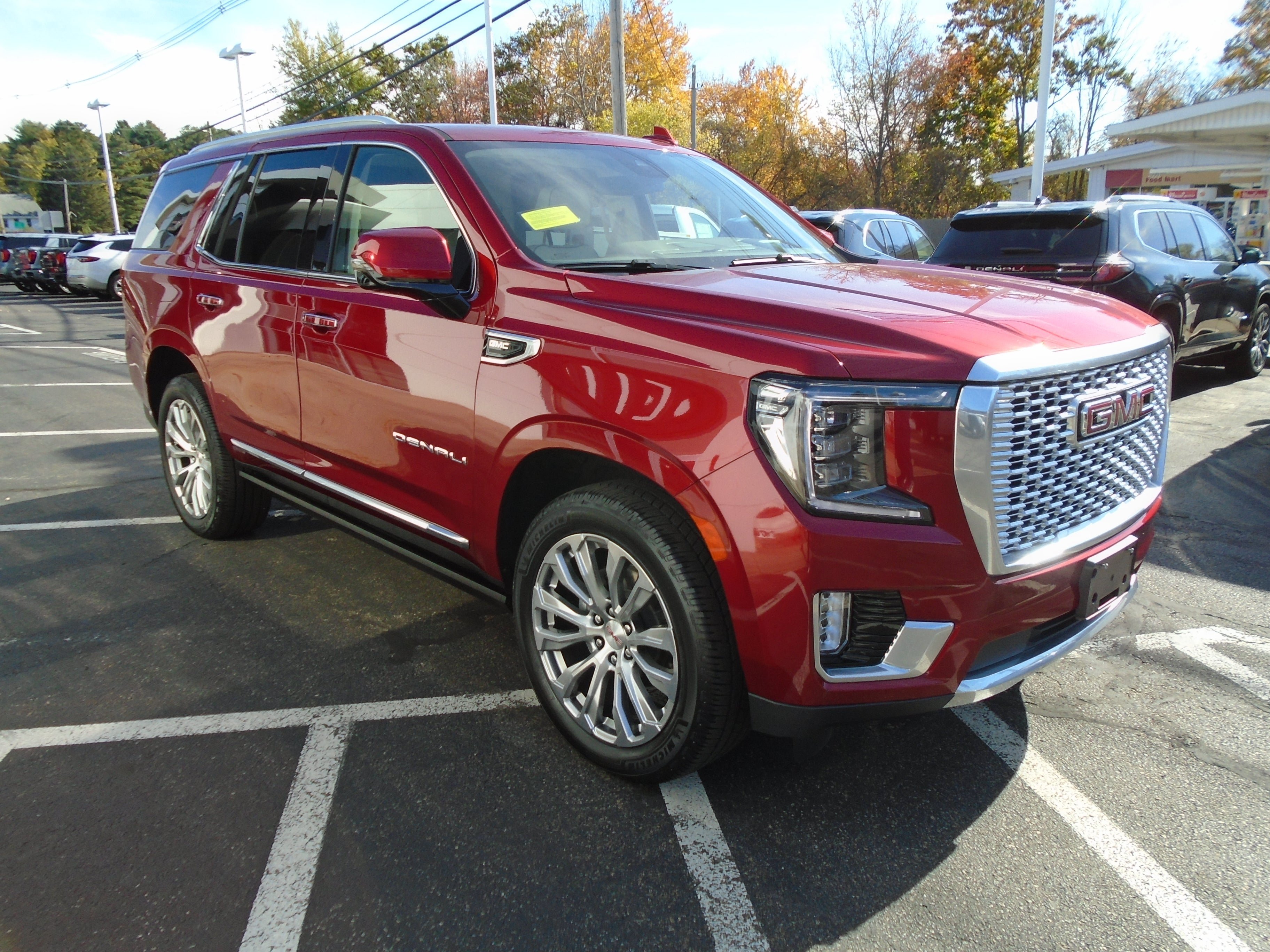 Used 2023 GMC Yukon Denali AWD/4WD image 5