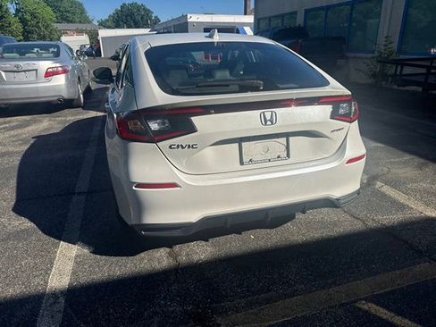 Used 2023 Honda Civic Sport image 2