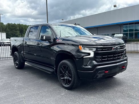 Used 2025 Chevrolet Silverado 1500 LT Trail Boss w/ Convenience Package II AWD/4WD image 4