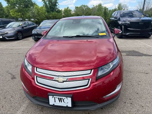 Used 2015 Chevrolet Volt Premium w/ Premium Trim Package FWD image 2