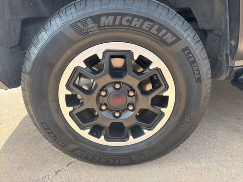 Used 2025 Toyota 4Runner TRD Off-Road AWD/4WD image 12