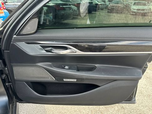 Used 2018 BMW 750i RWD image 23