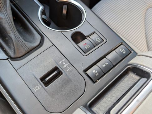 Used 2021 Toyota Highlander LE image 20