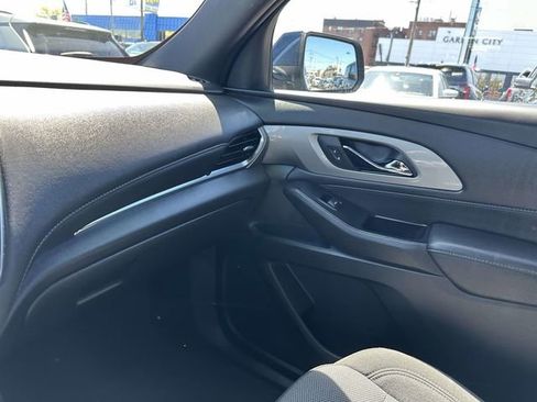 Certified 2023 Chevrolet Traverse LT w/ Rear Camera Mirror Package AWD/4WD image 32