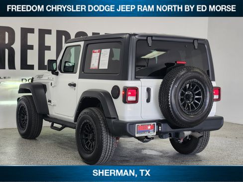 Used 2022 Jeep Wrangler Sport AWD/4WD image 3