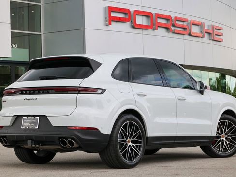 Certified 2025 Porsche Cayenne S AWD/4WD image 7