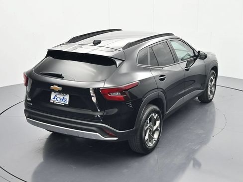Certified 2025 Chevrolet Trax LT w/ LT Convenience Package FWD image 32