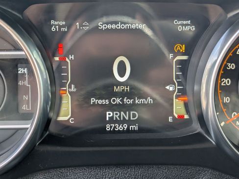 Used 2019 Jeep Wrangler Unlimited Sahara w/ Uconnect 4C Nav & Sound Group AWD/4WD image 14