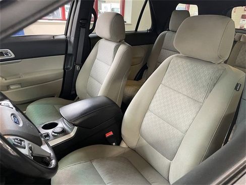 Used 2014 Ford Explorer XLT image 12
