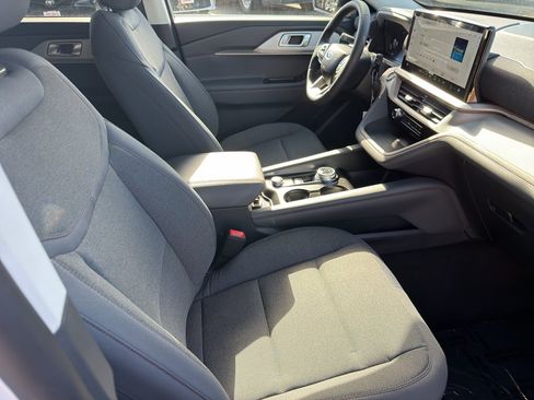 New 2026 Ford Explorer Active RWD image 12