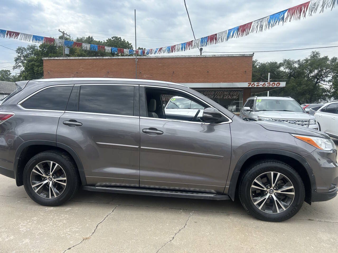 Used 2016 Toyota Highlander XLE AWD/4WD image 6