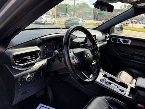 Used 2020 Ford Explorer XLT w/ Equipment Group 202A image 11