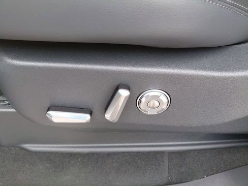 New 2026 Lincoln Navigator L Premier image 13