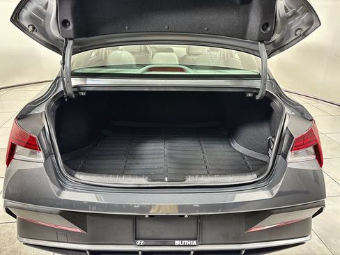 Used 2026 Hyundai Elantra Hybrid FWD image 19