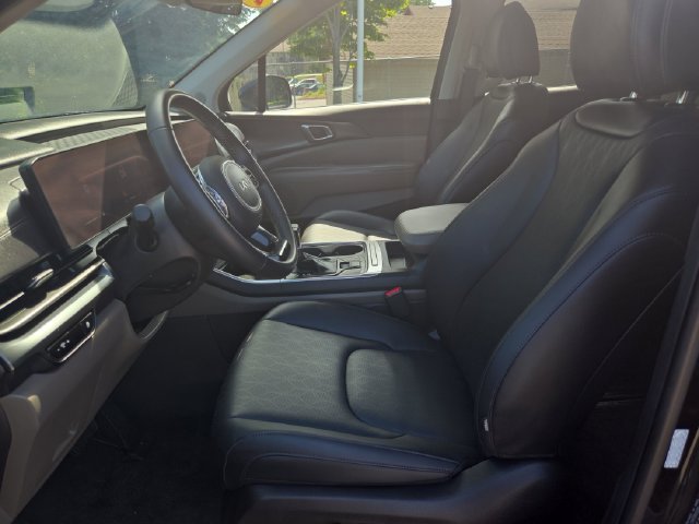Certified 2026 Kia Carnival FWD image 12