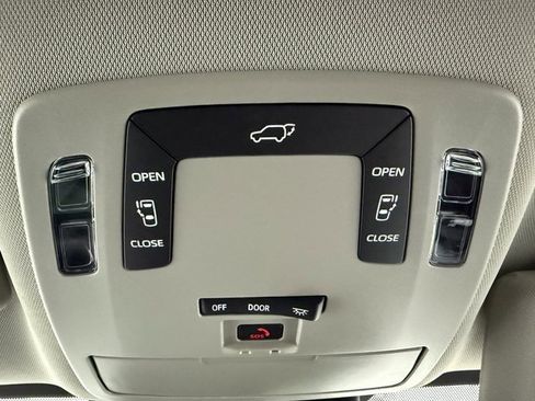 New 2026 Toyota Sienna LE image 21