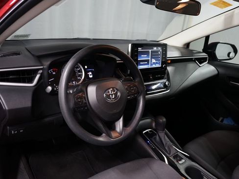 Used 2021 Toyota Corolla LE image 7