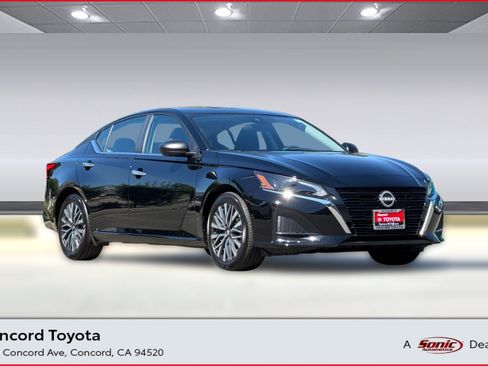 Used 2025 Nissan Altima 2.5 SV image 1