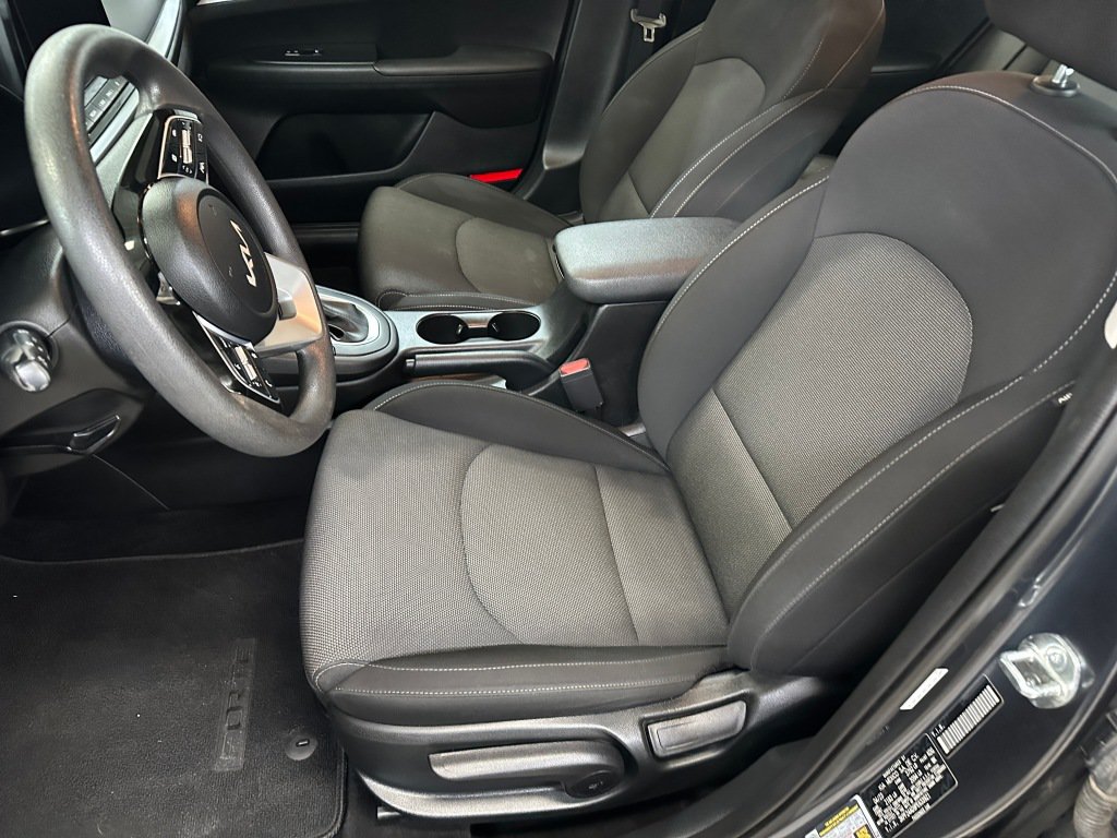Used 2023 Kia Forte LXS w/ LXS Technology Package FWD image 5
