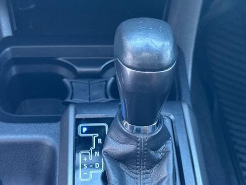 Used 2022 Toyota Tacoma TRD Off-Road w/ TRD Premium Off Road Package AWD/4WD image 23