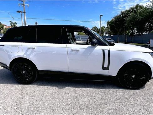 Used 2025 Land Rover Range Rover Long Wheelbase SE AWD/4WD image 4