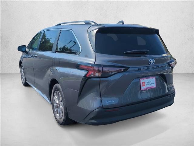 Used 2025 Toyota Sienna XLE FWD image 8