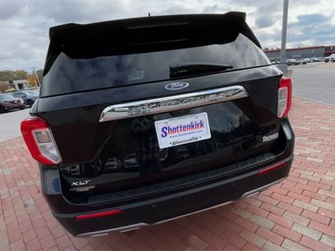 Used 2022 Ford Explorer XLT w/ Equipment Group 202A image 8