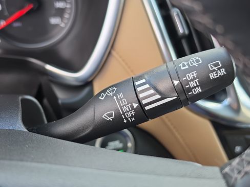 Certified 2024 Chevrolet Equinox Premier FWD image 23