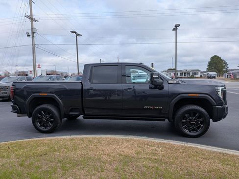 Used 2024 GMC Sierra 2500 AT4 w/ AT4 Premium Plus Package image 4
