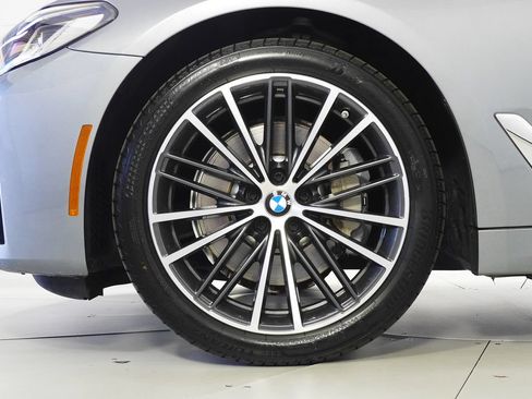 Used 2023 BMW 530i w/ Convenience Package RWD image 5