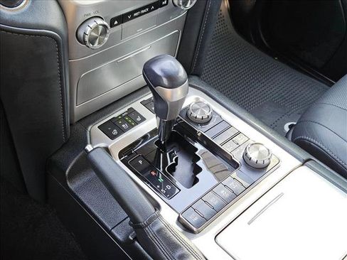 Used 2020 Toyota Land Cruiser image 12
