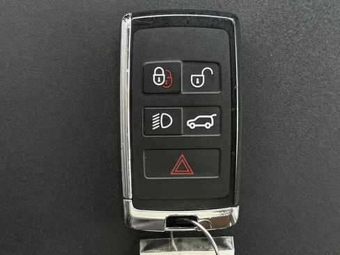 Used 2024 Land Rover Discovery S AWD/4WD image 26