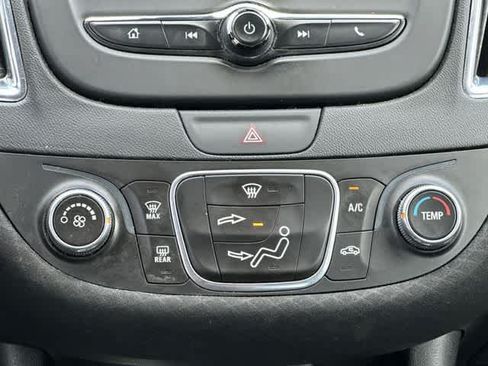 Used 2018 Chevrolet Malibu LT FWD image 14