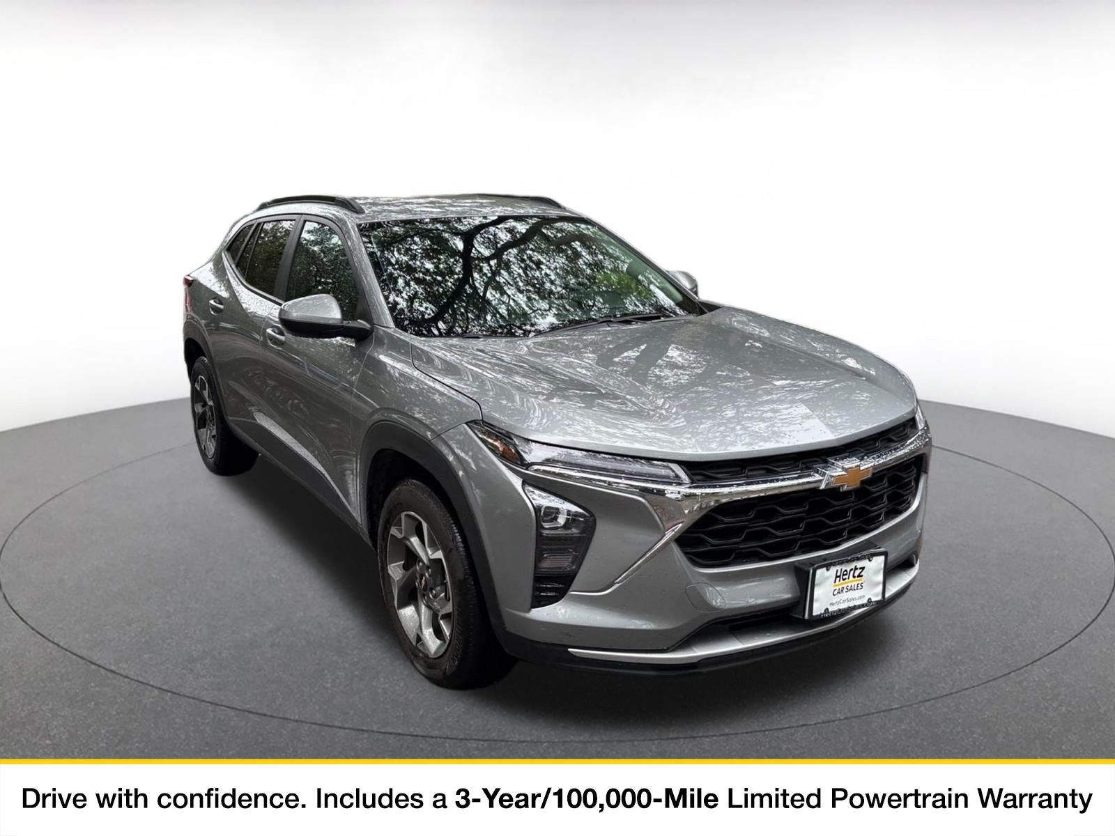 Used 2025 Chevrolet Trax LT FWD image 1