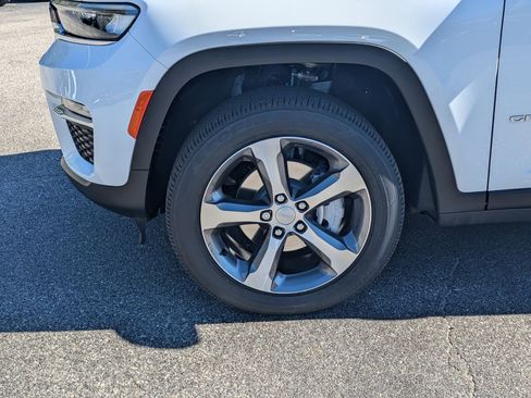 New 2025 Jeep Grand Cherokee Limited w/ Trailer Tow Package AWD/4WD image 33