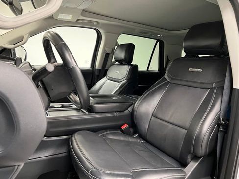 Used 2025 Ford Expedition Platinum AWD/4WD image 17